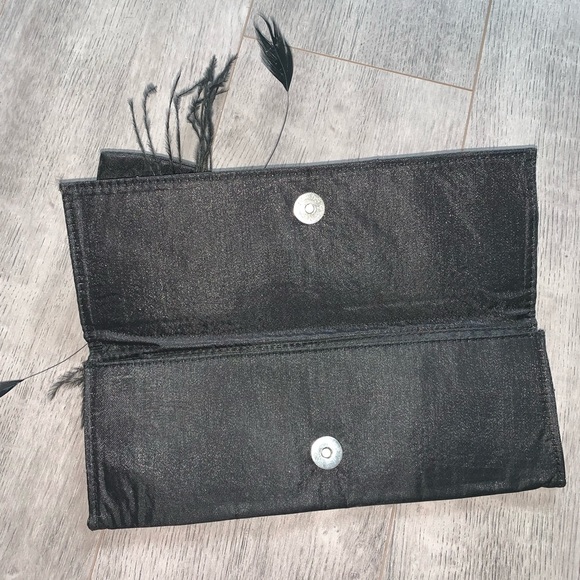 Black clutch with feathers - Picture 3 of 7